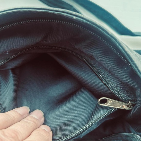 Great American Leather Works‎ Black Leather Cross Body Bag storage